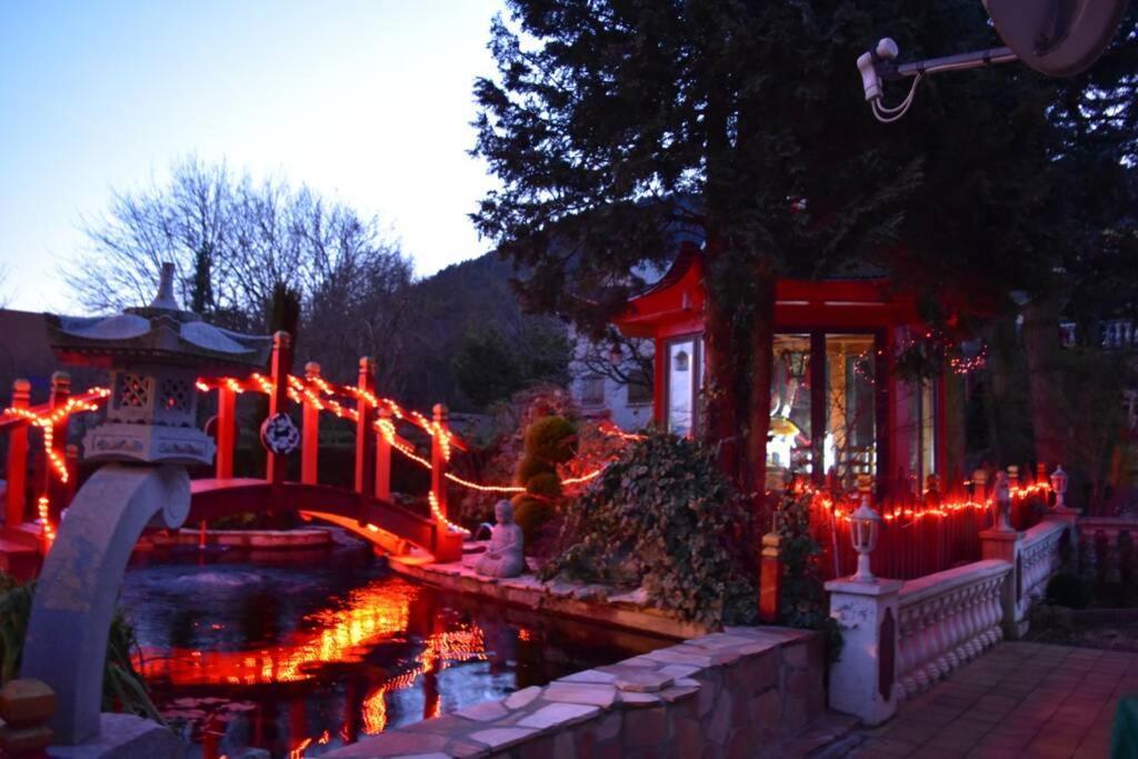 Gite Au Printemps Japonais, Petit Train De La Mure, Parc Des Ecrins Pierre-Chatel Екстер'єр фото