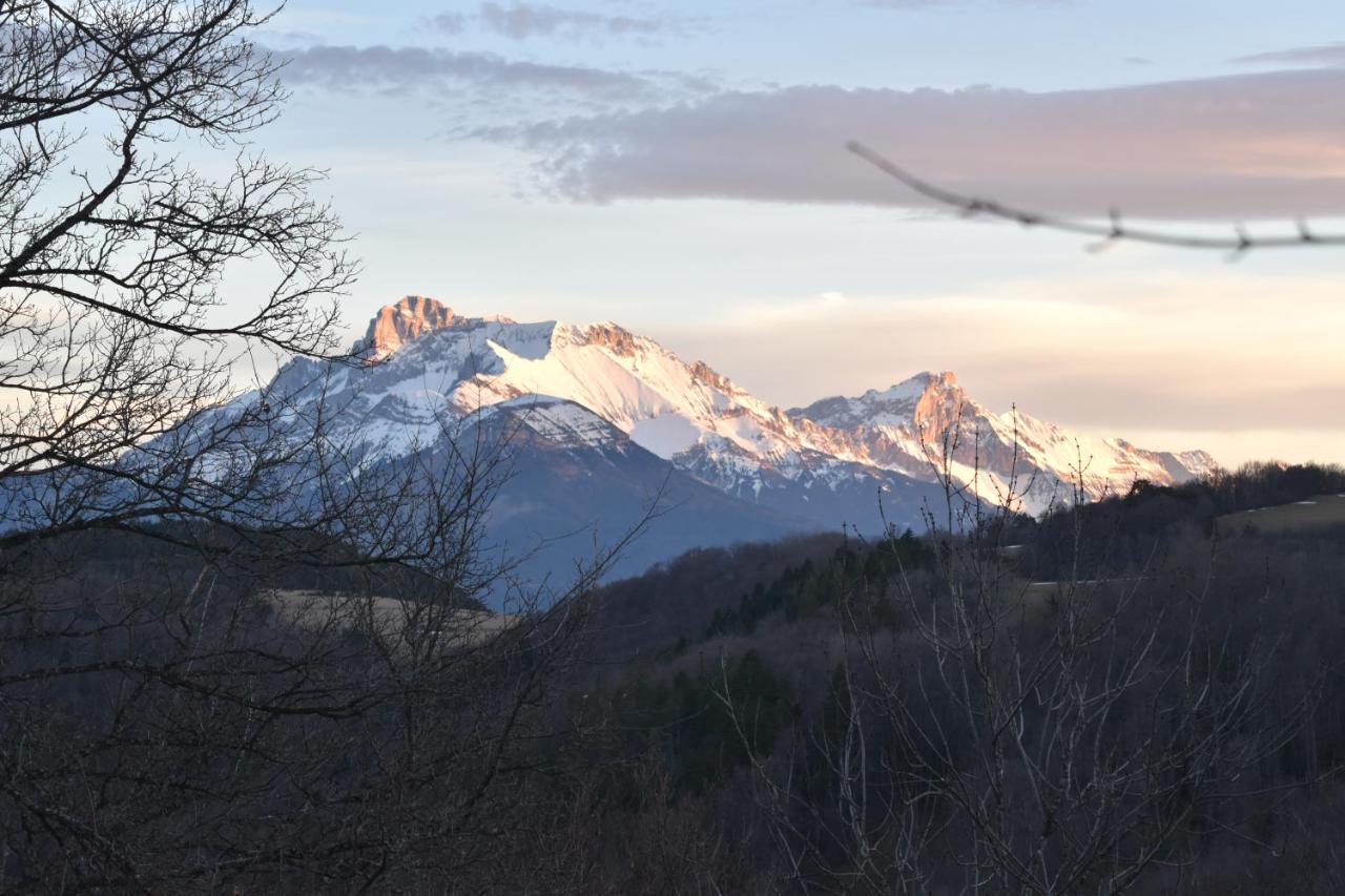Gite Au Printemps Japonais, Petit Train De La Mure, Parc Des Ecrins Pierre-Chatel Екстер'єр фото