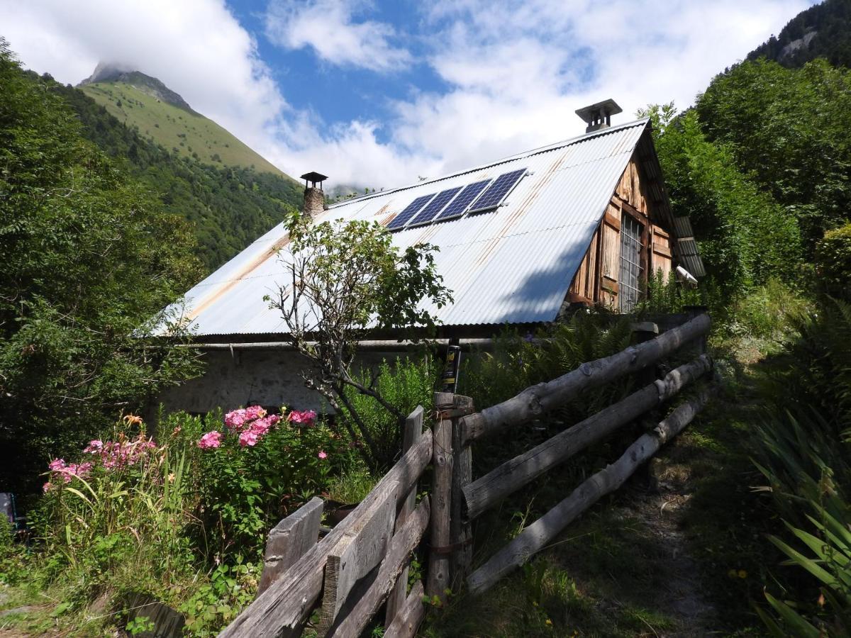 Gite Au Printemps Japonais, Petit Train De La Mure, Parc Des Ecrins Pierre-Chatel Екстер'єр фото